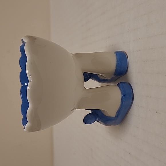 Vintage Rabbit Feet Ceremic Egg Holder - Picture 4 of 16